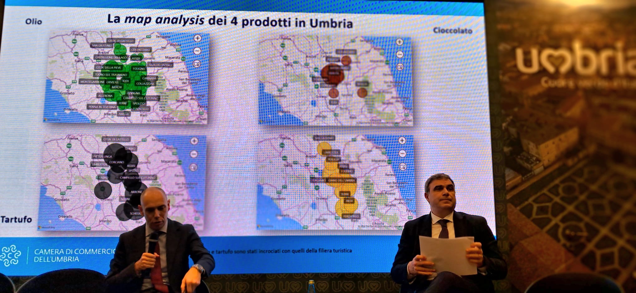 Paolo Bulleri (a sinistra), Dirigente Isnart, e Federico Sisti, Segretario Generale Camera di Commercio Umbria, alla Bit durante la presentazione dell'indagine